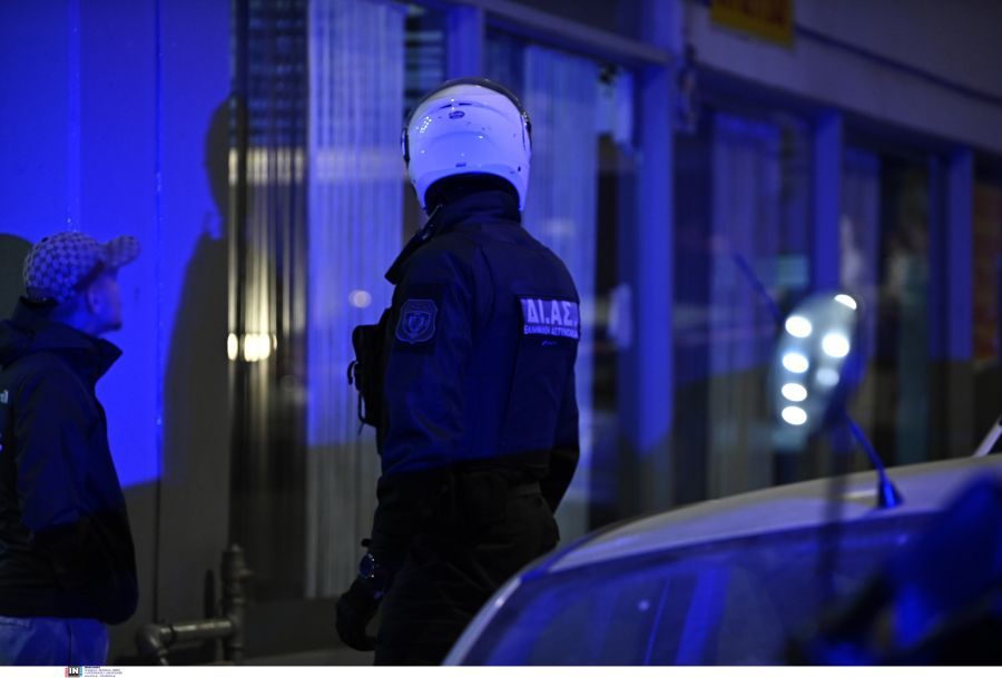 Εξιχνιάστηκε σειρά ένοπλων ληστειών σε καταστήματα καφέ-ψιλικών και πρακτορεία τυχερών παιχνιδιών