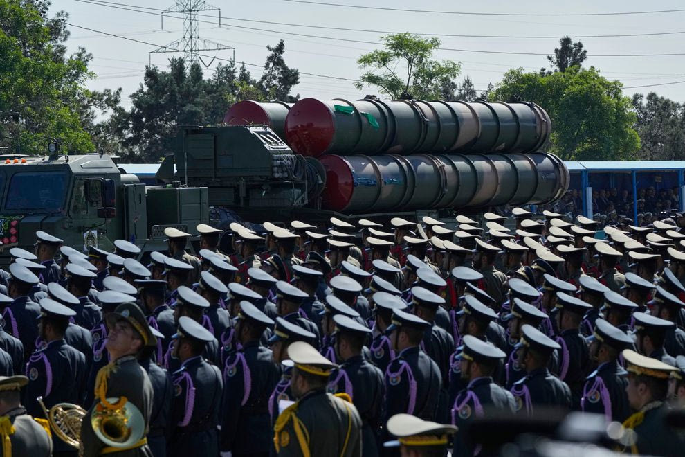 Ιράν: Στρατιωτικές παρελάσεις για την Ημέρα των Ενόπλων Δυνάμεων