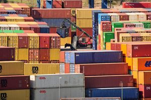 Ο Τραμπ απειλεί την Κίνα με τελωνειακούς δασμούς 50% αν βοηθήσει στρατιωτικά το Ιράν