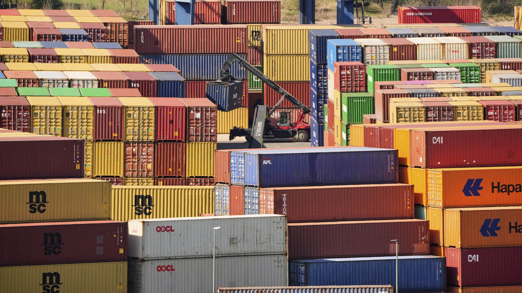 Ο Τραμπ απειλεί την Κίνα με τελωνειακούς δασμούς 50% αν βοηθήσει στρατιωτικά το Ιράν