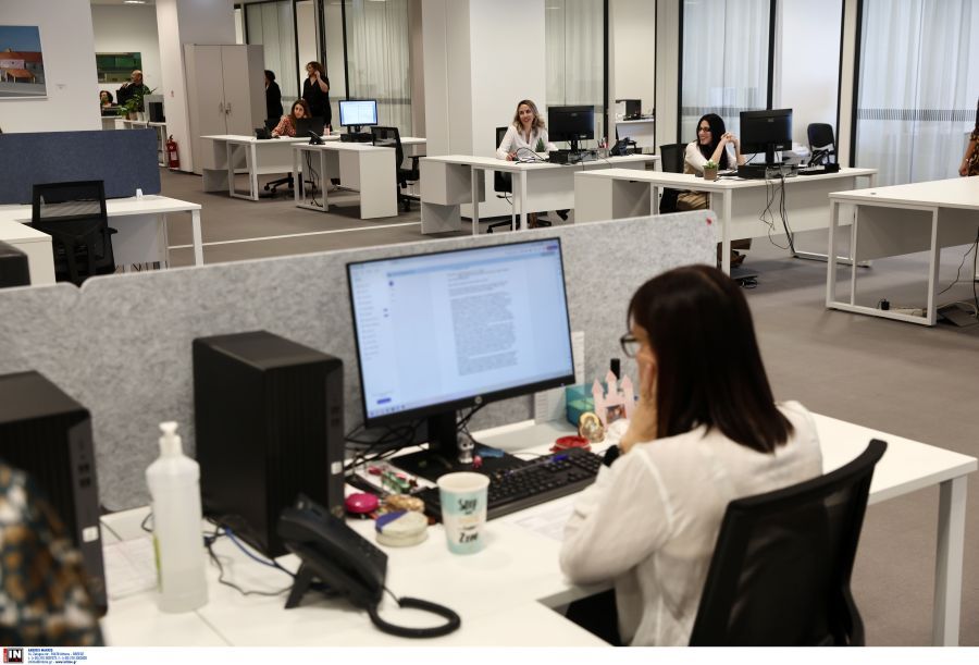 Νέοι μισθοί στο Δημόσιο και ΟΤΑ: Επιπλέον 40 ευρώ από 1/4 – Πώς εφαρμόζεται η αύξηση