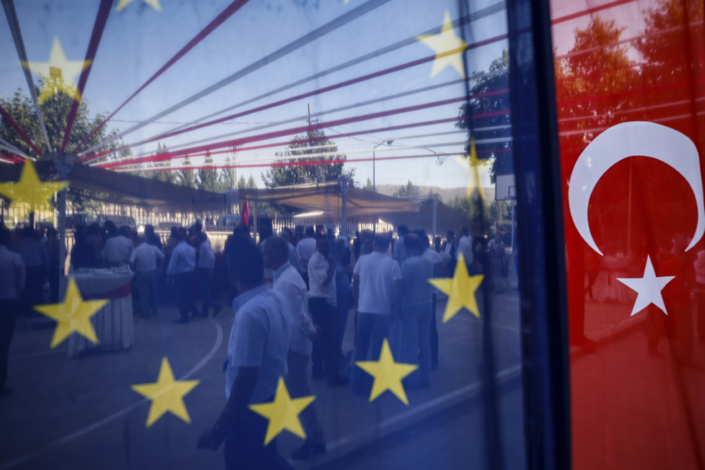 ΕΕ: «Η Τουρκία, ως υποψήφια χώρα, πρέπει να σέβεται την ελευθερία των ΜΜΕ και της έκφρασης»