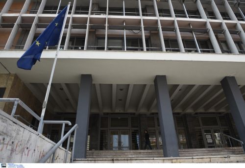 Κούρεψε την κόρη της επειδή ήταν άτακτη-Στο αυτόφωρο 33χρονη μητέρα, συνελήφθη και ο 19χρονος γιος της