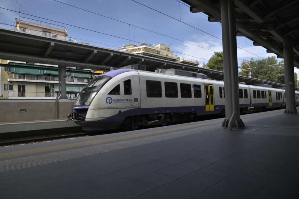 Hellenic Train: Διακοπή δρομολογίων του Προαστιακού στη γραμμή Κιάτου λόγω πυρκαγιάς στην περιοχή Νέας Ζωής