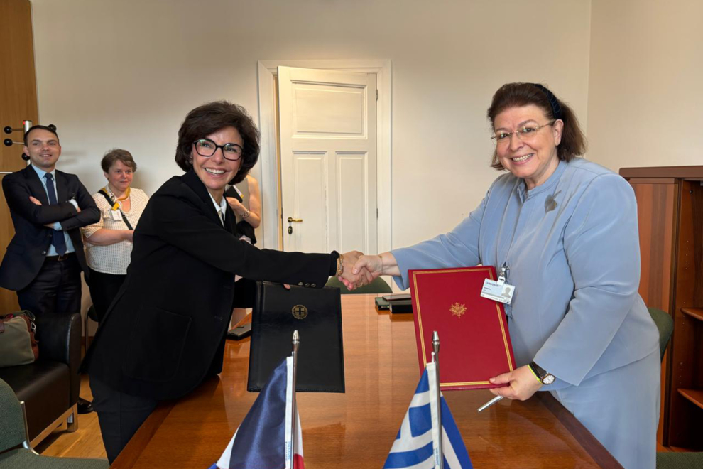 Μνημόνιο πολιτιστικής συνεργασίας Ελλάδας-Γαλλίας υπέγραψαν στις Βρυξέλες η Λ. Μενδώνη και η ομόλογός της R. Dati