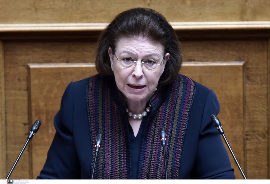 «Για ακόμη μια φορά επιδεικνύει προκλητική αδιαφορία» το Βρετανικό Μουσείο, δήλωσε η Λ. Μενδώνη με αφορμή το δείπνο στην αίθουσα με τα Γλυπτά του Παρθενώνα