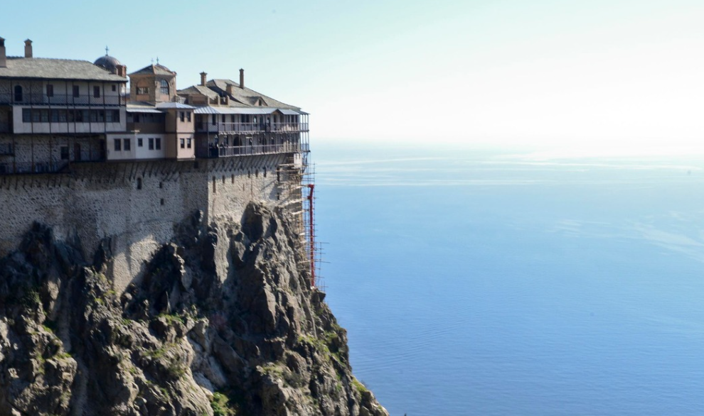 Δόκιμος μοναχός δέχτηκε επίθεση στο Αντιπροσωπείο της Μονής Εσφιγμένου