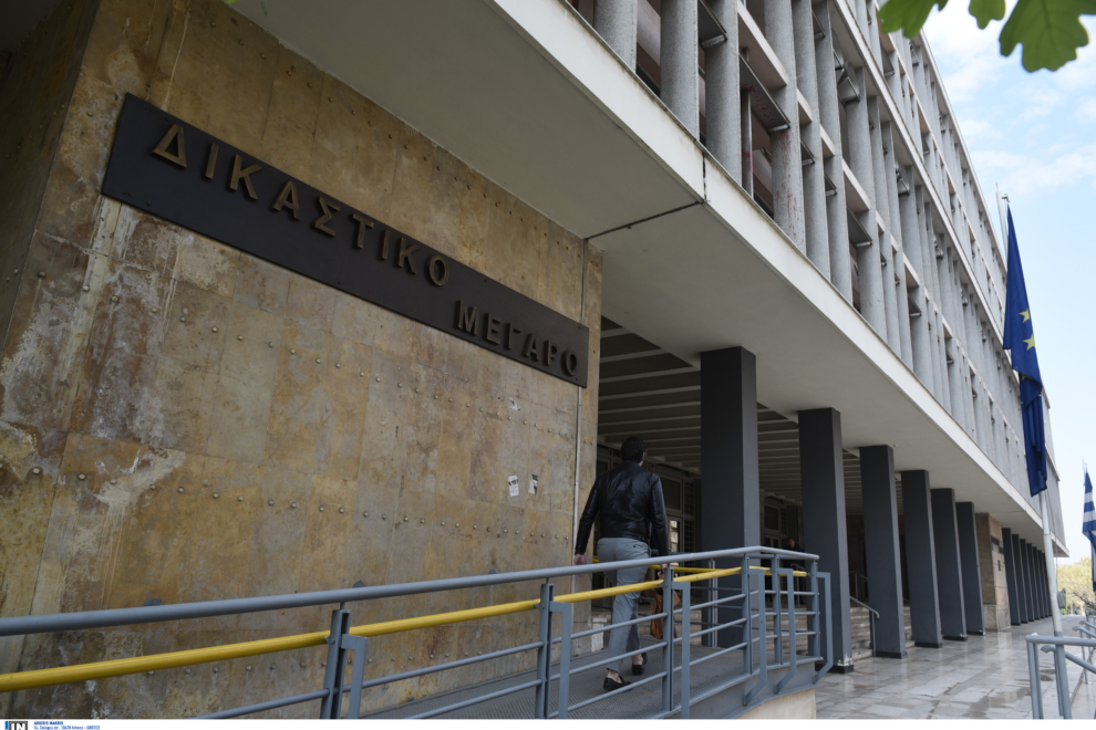 Στο Αυτόφωρο ο 22χρονος για την απόπειρα εμπρησμού σε κομμωτήριο