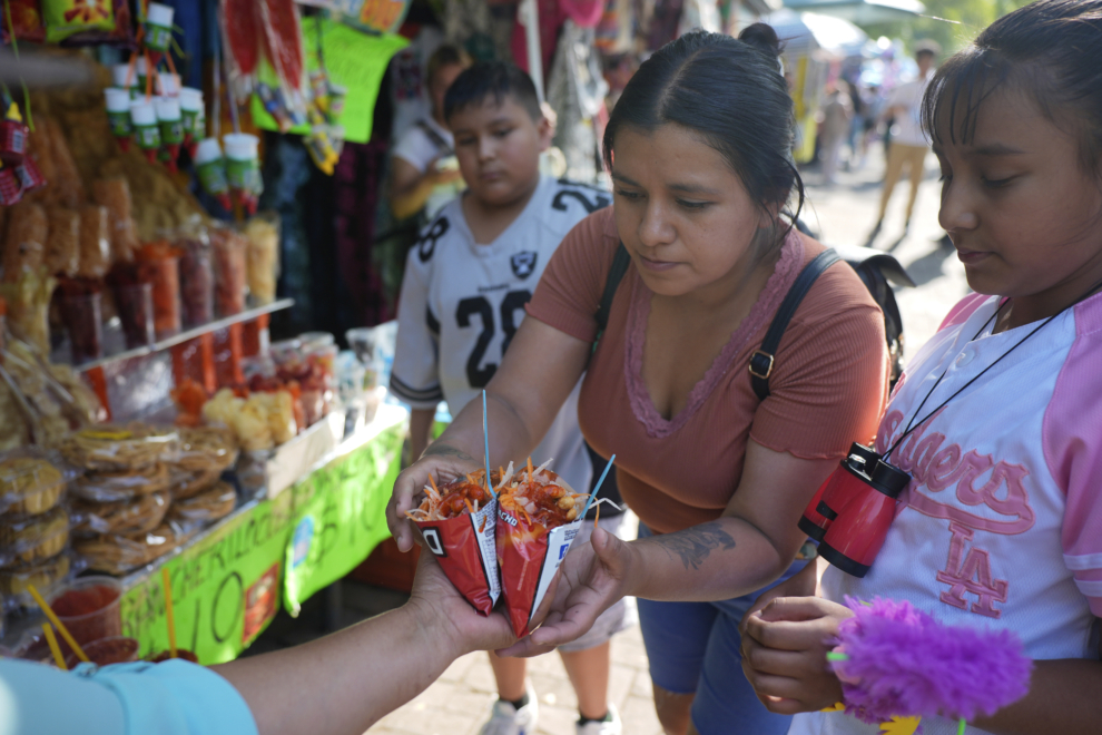 Πέντε λεπτά έκθεσης των παιδιών σε διαφημίσεις πρόχειρου φαγητού οδηγούν σε αύξηση της κατανάλωσης θερμίδων
