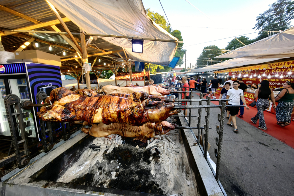 Πηγές από την κυβέρνηση με αφορμή δημοσιεύματα περί απαγόρευσης λειτουργίας ψησταριών σε πανηγύρια
