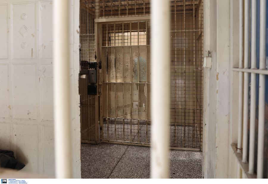 Προσωρινά κρατούμενος ο 54χρονος κατηγορούμενος για τον θάνατο της μητέρας και της αδελφής του στου Ζωγράφου