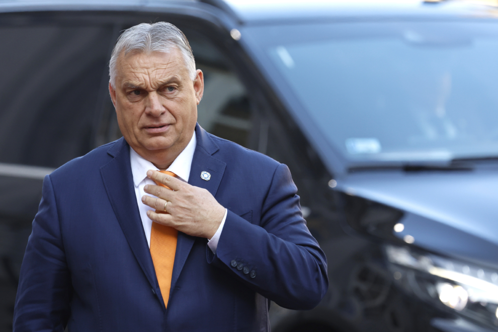 Ουγγαρία: Ο Βίκτορ Ορμπάν χαιρετίζει τη «φανταστική νίκη» του εθνικιστή υποψηφίου