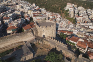 Φωτίζονται τα Βυζαντινά Τείχη στη Θεσσαλονίκη με τη στήριξη της ΜETLEN