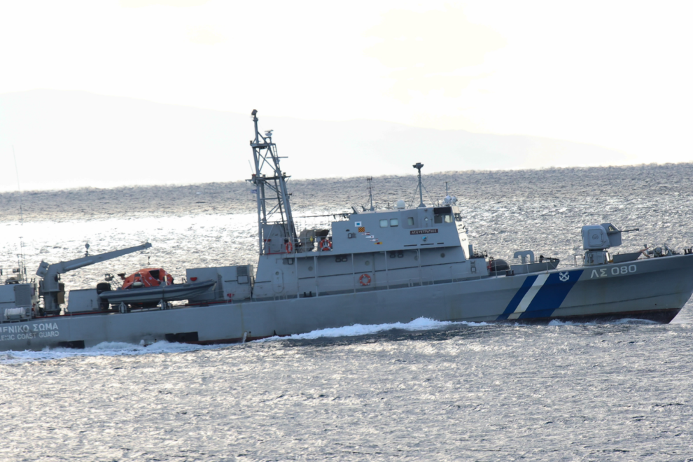 Χωρίς τις αισθήσεις τους ανασύρθηκαν από θαλάσσιες περιοχές μια ηλικιωμένη γυναίκα αγνώστων στοιχείων και ένας 68χρονος