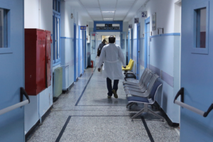 Στην αυριανή 24ωρη απεργία συμμετέχουν γιατροί και εργαζόμενοι στα δημόσια νοσοκομεία