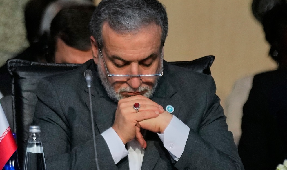Ο Ιρανός ΥΠΕΞ, Αμπ. Αραγτσί προειδοποιεί ότι ο αντίκτυπος του πολέμου «θα πλήξει όλο τον κόσμο»