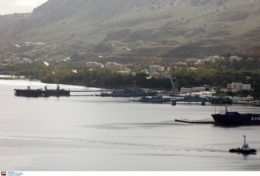 Συνελήφθη 26χρονος Αζέρος που φωτογράφιζε τις στρατιωτικές εγκαταστάσεις στη Σούδα