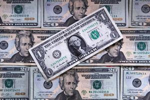 Η πολεμική κλιμάκωση στην Μέση Ανατολή εκτινάσσει την αξία του δολαρίου ως ασφαλούς καταφυγίου