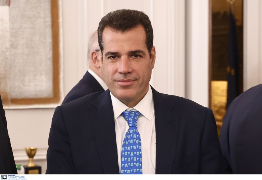 Υπ. Μετανάστευσης και Ασύλου: Εγκύκλιο για την εφαρμογή του νέου νόμου, υπέγραψε ο Θ. Πλεύρης