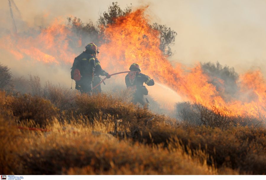 Πολύ υψηλός κίνδυνος πυρκαγιάς αύριο σε 11 περιφέρειες
