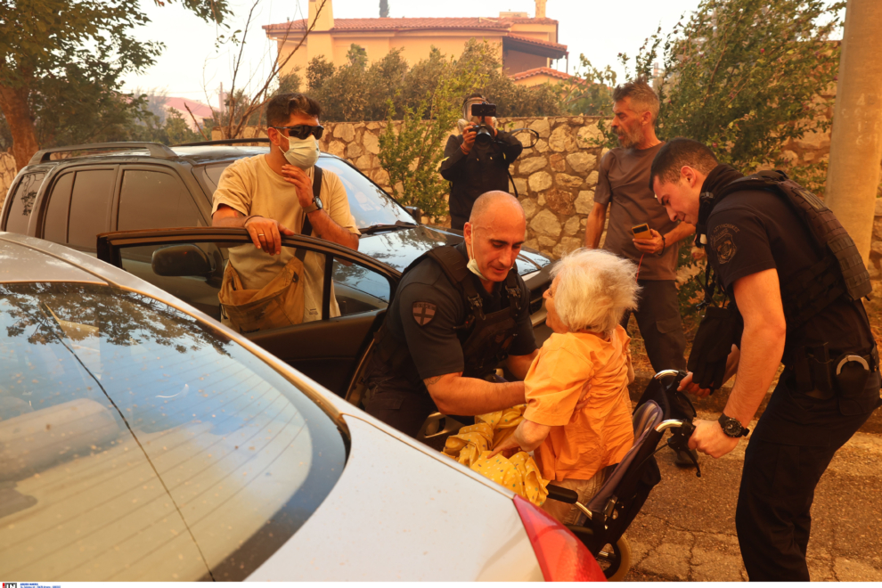 ΕΛΑΣ: 27 απεγκλωβισμοί πολιτών στο Κρυονέρι