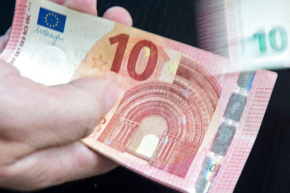 Αυξημένες οι καθαρές αποδοχές των δημοσίων υπαλλήλων χάρις στην έναρξη εφαρμογής μειωμένων συντελεστών φορολογίας