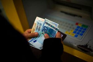 «Νταντάδες της Γειτονιάς»: Έως 500 ευρώ τον μήνα