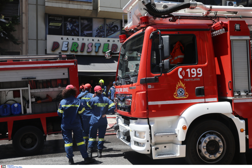 Διακοπή κυκλοφορίας στην οδό Μιχαλακοπούλου λόγω πυρκαγιάς σε κατάστημα