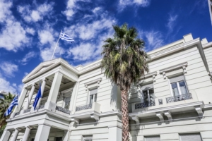Εκπρόσωπος ΥΠΕΞ: Η Ελλάδα θα εξαντλήσει κάθε δυνατότητα μεταφοράς του Αγίου Φωτός