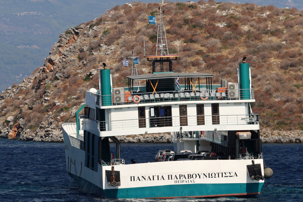 Ολοκληρώθηκε η επιχείρηση αποκόλλησης του πλοίου στα Νέα Στύρα