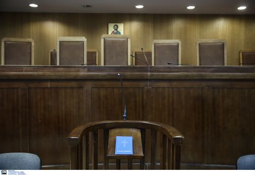 Ελεύθερος με όρους ο 58χρονος που κατηγορείται ότι παρέσυρε αστυνομικό επειδή του έκοβε κλήση