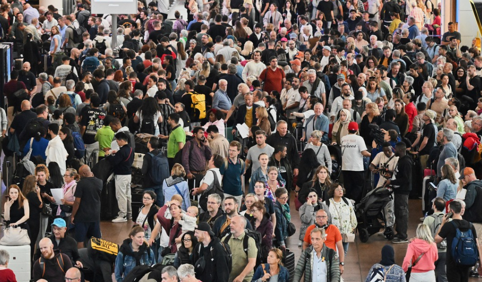 Κυβερνοεπίθεση δημιούργησε προβλήματα σε ευρωπαϊκά αεροδρόμια – Καθυστερήσεις και ακυρώσεις σε Χίθροου, Βρυξέλλες και Βερολίνο