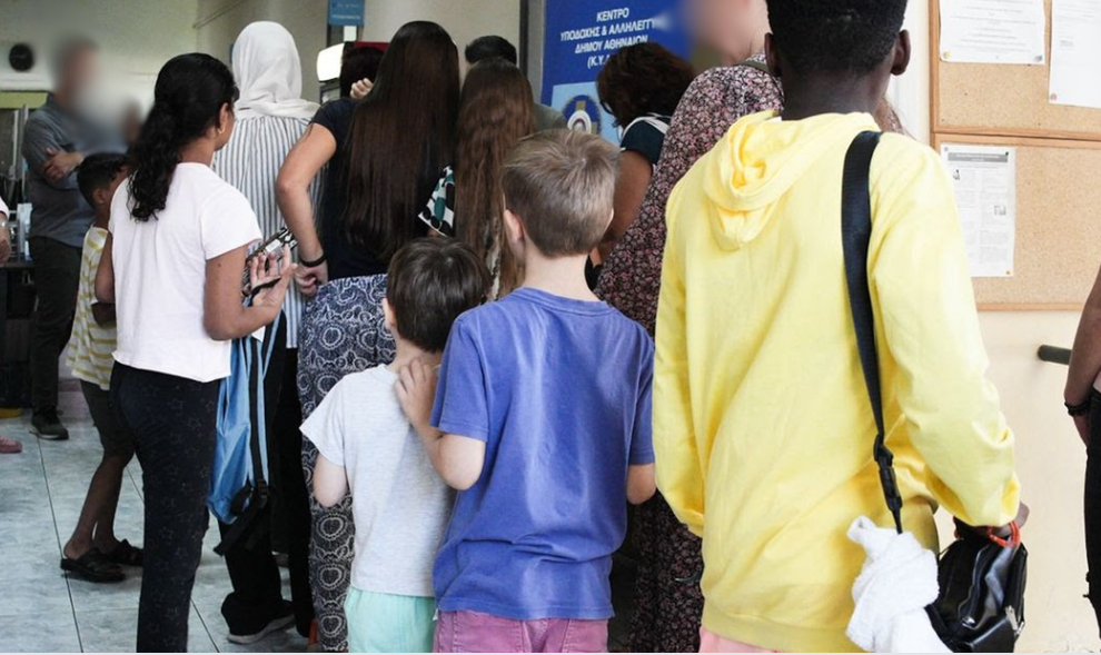 Σχολικά είδη σε 1.500 μαθητές ευάλωτων οικογενειών από τον δήμο Αθηναίων