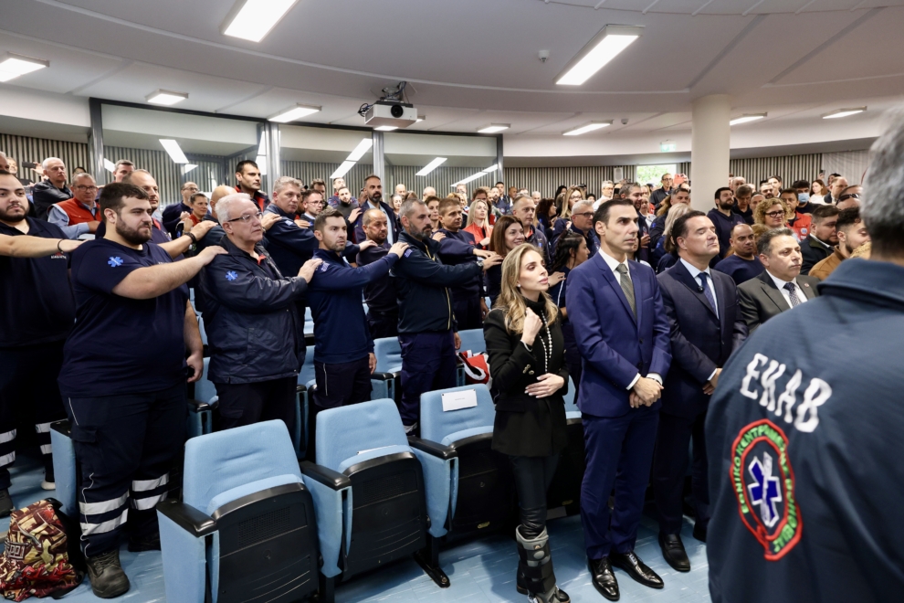 Στην υπηρεσία του ΕΚΑΒ άλλοι 158 διασώστες