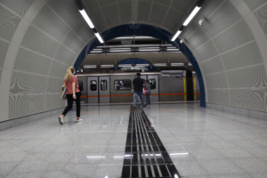 Νεκρός ανασύρθηκε άνδρας που έπεσε στις ράγες του Μετρό