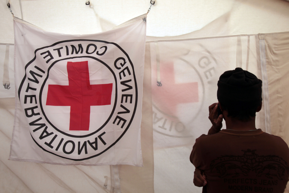 Ο Ερυθρός Σταυρός θα περικόψει σχεδόν 3.000 θέσεις εργασίας και θα περιορίσει τον προϋπολογισμό του, λόγω κόπωσης των δωρητών