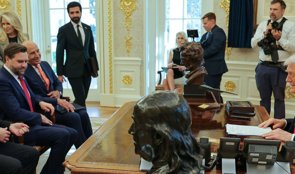 Ο Ντ. Τραμπ εξέφρασε την εμπιστοσύνη του στον Άχμεντ αλ Σάρα – Παύση των κυρώσεων σε βάρος της Συρίας για άλλες 180 ημέρες
