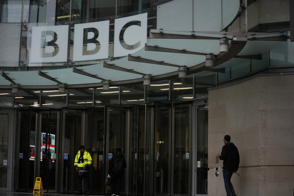 Βρετανία-ΗΠΑ: Βρετανός υπουργός καλεί το BBC να μην υποχωρήσει μπροστά στην αγωγή του Τραμπ