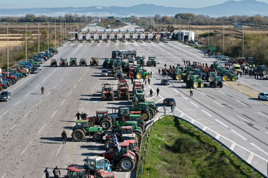 Ανοιχτά και σήμερα τα μπλόκα σε Μάλγαρα, Ευζώνους, Προμαχώνα και Νίκη