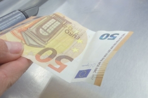 Έχασε την αξία του το 50ευρω- Ακριβό το γιορτινό τραπέζι