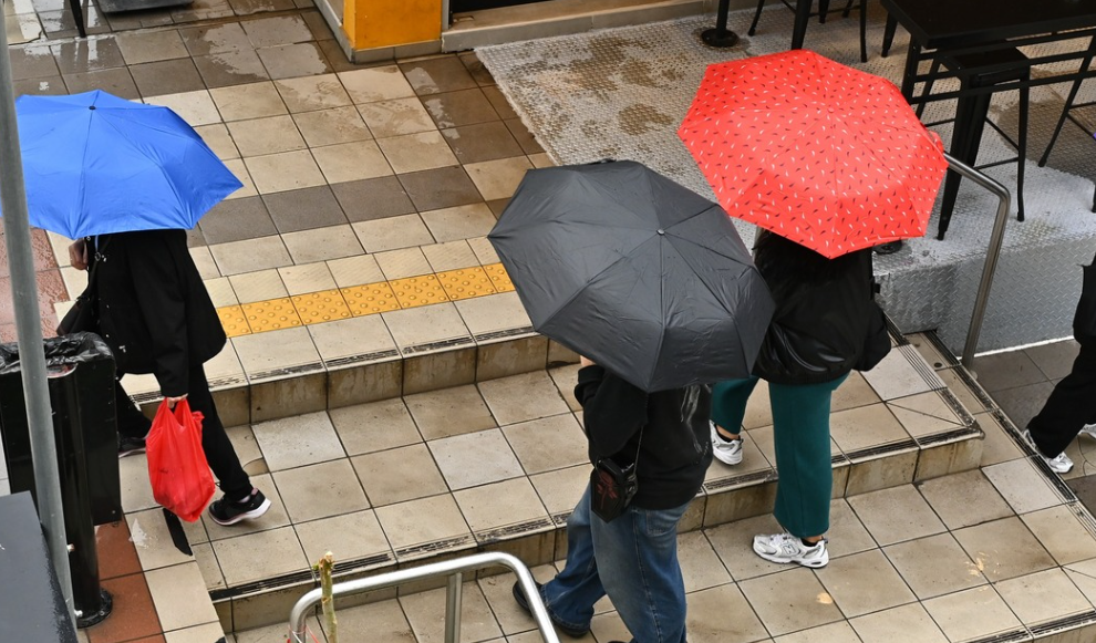 Βροχές και καταιγίδες στις περισσότερες περιοχές της χώρας