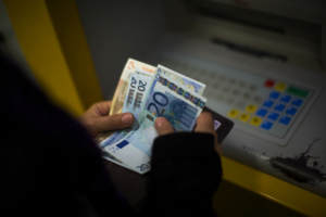 Κόλπα με το δώρο των Χριστουγέννων – 157 καταγγελίες για εργοδότες