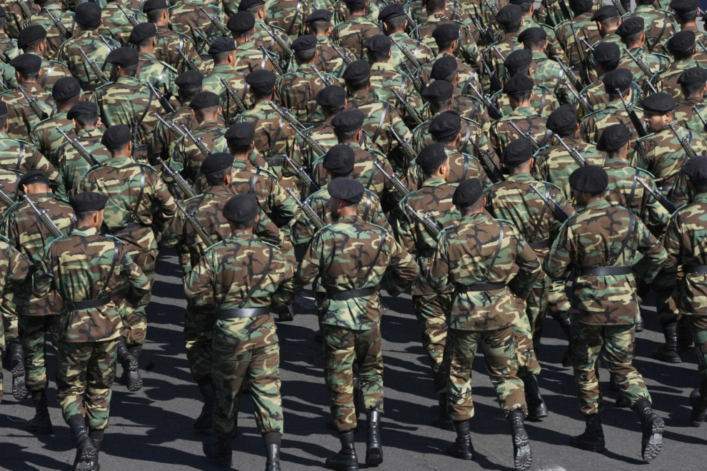 Ιράν: Ο στρατός ορκίζεται να υπερασπίσει τα εθνικά συμφέροντα, ενώ εξαπλώνονται οι διαδηλώσεις