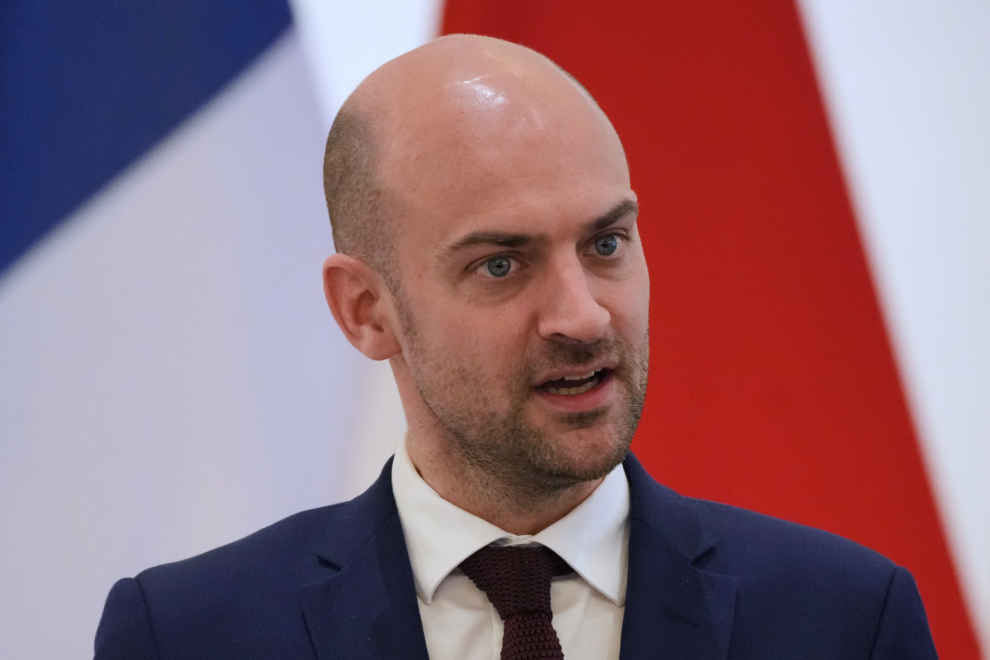 Το Παρίσι αναμένει από το Ιράν «να εγκαταλείψει τον ρόλο μιας αποσταθεροποιητικής και επικίνδυνης δύναμης», δήλωσε ο Γάλλος υπουργός Εξωτερικών Μπαρό