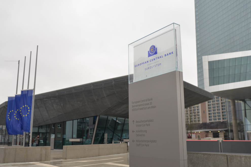 Μήνας “κλειδί” ο Απρίλιος για τα επιτόκια ΕΚΤ