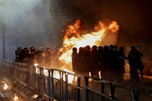 Aλβανία: Διαδηλώνουν κατά της επένδυσης για πολυτελές θέρετρο