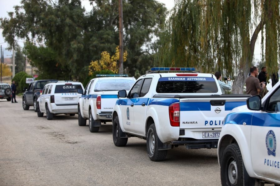 Ρομά τραυμάτισαν και δάγκωσαν αστυνομικούς