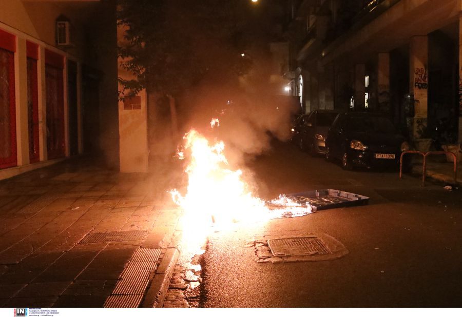 Τσαϊρίδης:Τρύπα από τη μολότοφ στη στολή του αστυνομικού που τραυματίστηκε στα επεισόδια