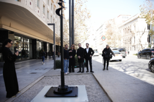 Στην καρδιά της Αθήνας το εμβληματικό έργο «Αιολικό» του γλύπτη Takis