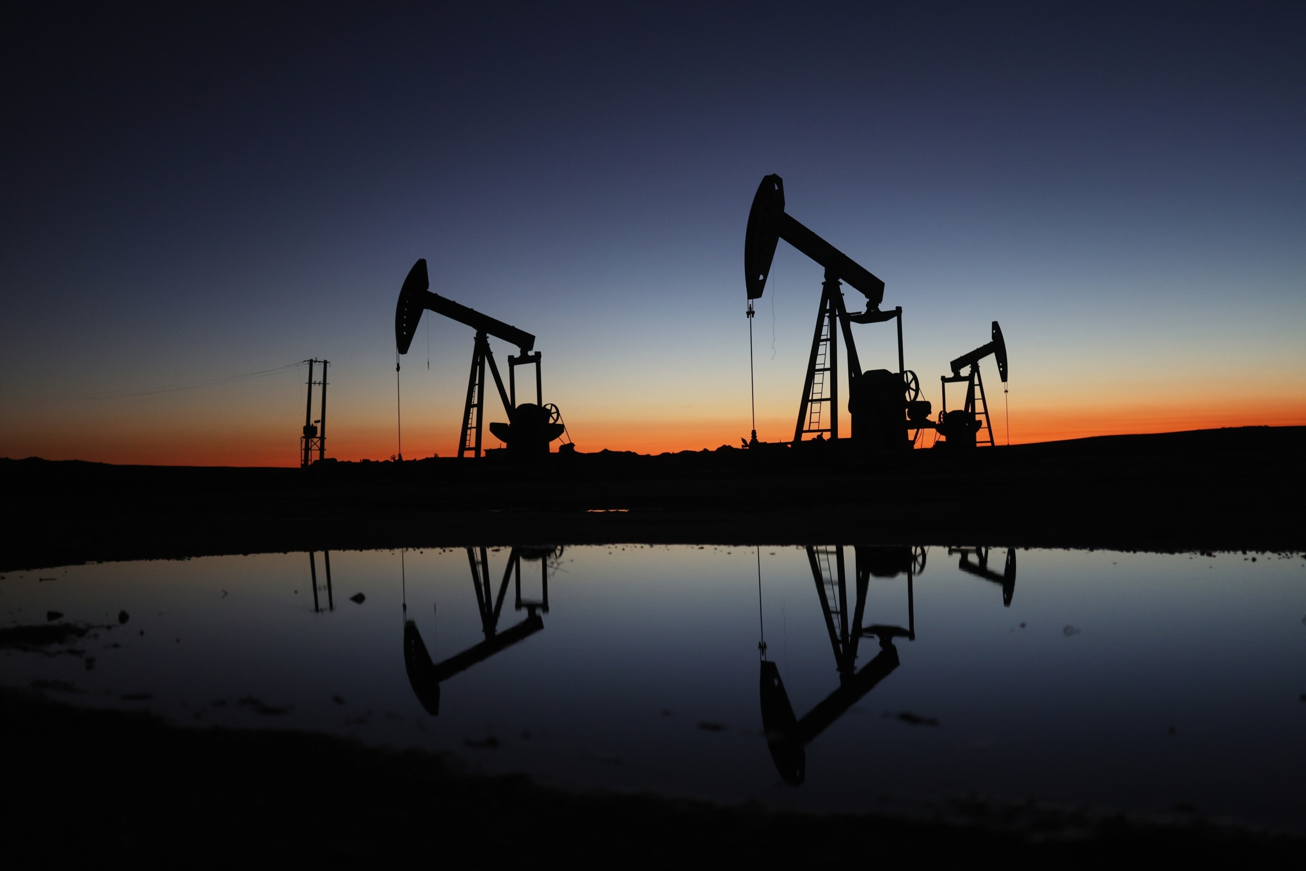 Κατάπαυση πυρός στη Μ. Ανατολή: Οι τιμές του πετρελαίου υποχωρούν κάτω από τα 100 δολάρια το βαρέλι